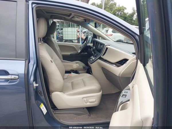 2015 TOYOTA SIENNA XLE/LIMITED