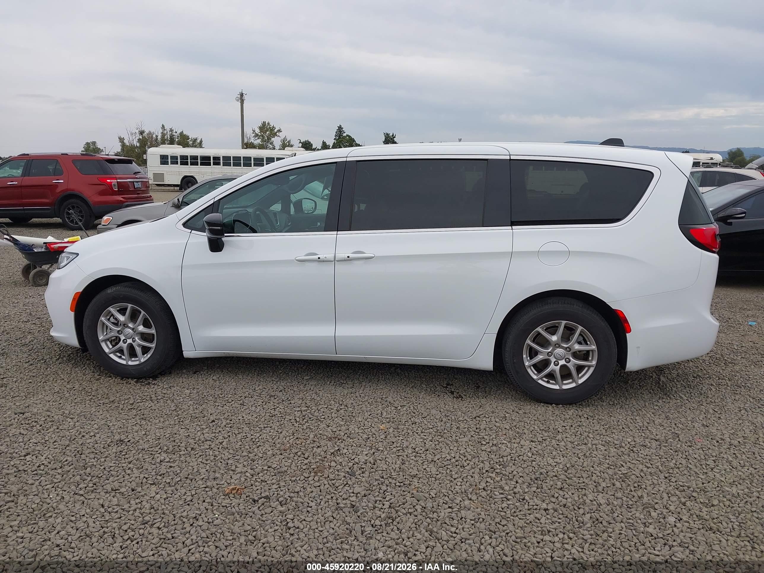 2025 CHRYSLER PACIFICA SELECT