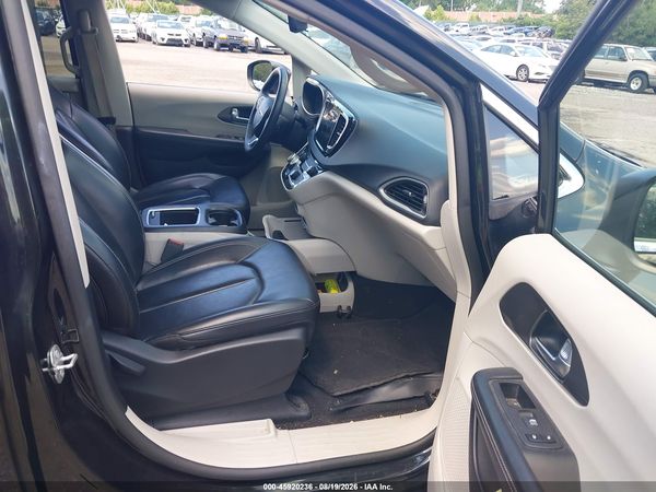 2023 CHRYSLER PACIFICA TOURING L — I5