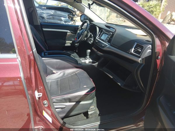 2019 TOYOTA HIGHLANDER LE