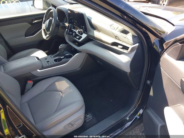 2024 TOYOTA HIGHLANDER XLE