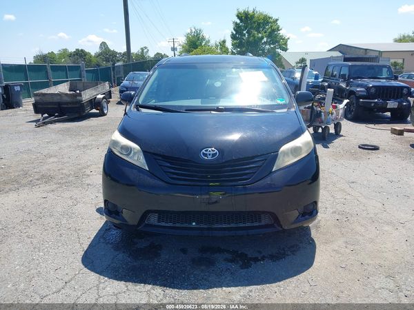 2013 TOYOTA SIENNA LE V6 8 PASSENGER