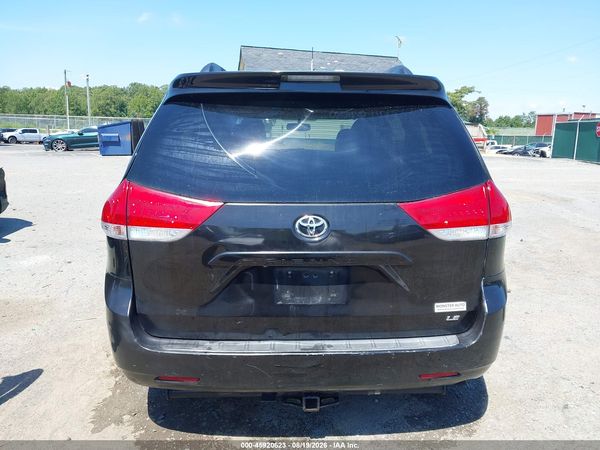 2013 TOYOTA SIENNA LE V6 8 PASSENGER