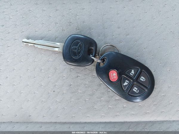 2013 TOYOTA SIENNA LE V6 8 PASSENGER