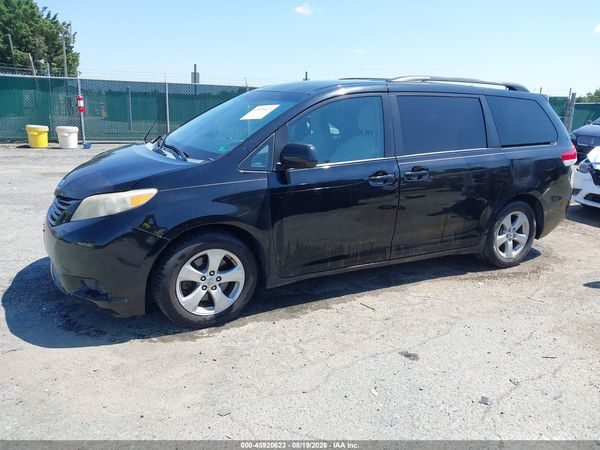 2013 TOYOTA SIENNA LE V6 8 PASSENGER