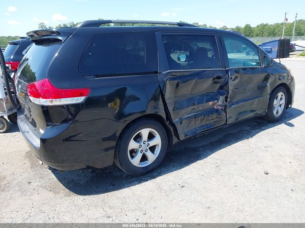 2013 TOYOTA SIENNA LE V6 8 PASSENGER