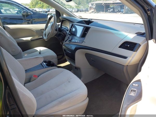 2013 TOYOTA SIENNA LE V6 8 PASSENGER