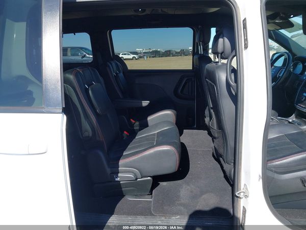 2017 DODGE GRAND CARAVAN GT — I8