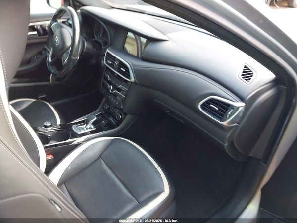2018 INFINITI QX30 SPORT