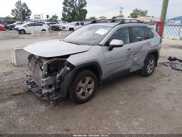 2022 TOYOTA RAV4 XLE — I2