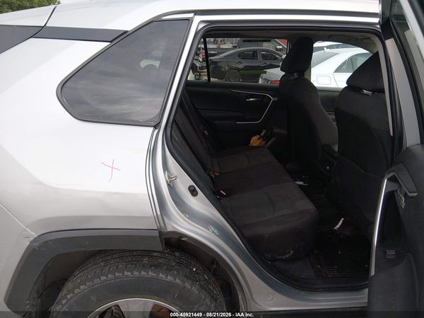 2022 TOYOTA RAV4 XLE — I8