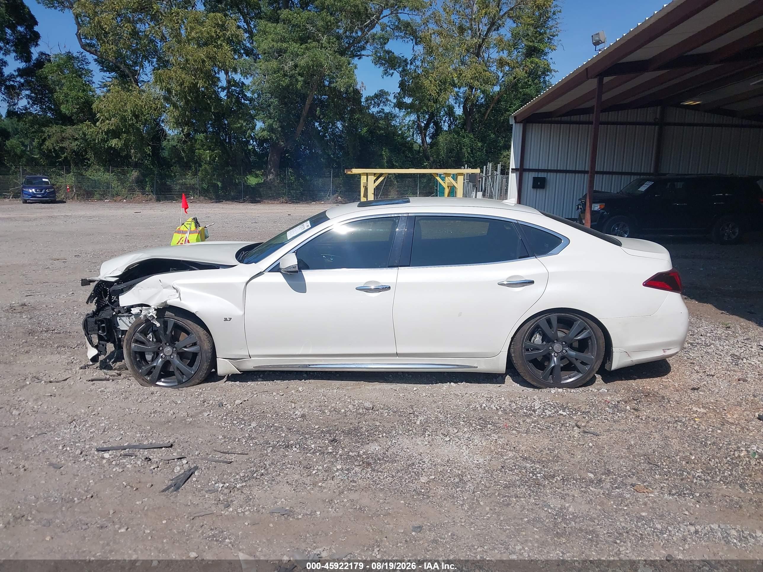 2016 INFINITI Q70L 3.7X