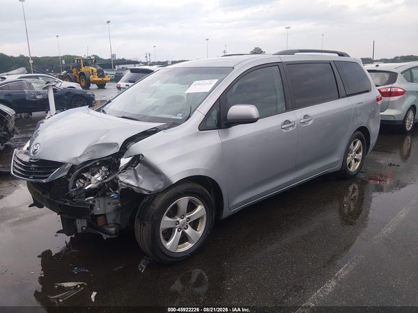 2013 TOYOTA SIENNA — I2