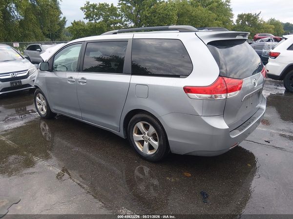 2013 TOYOTA SIENNA LE V6 8 PASSENGER — I3