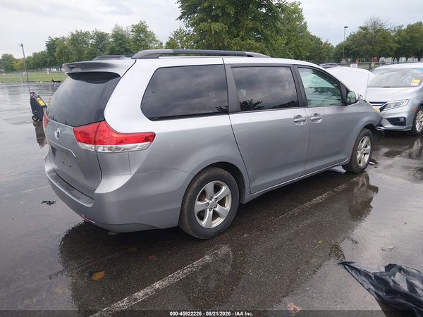 2013 TOYOTA SIENNA LE V6 8 PASSENGER — I4