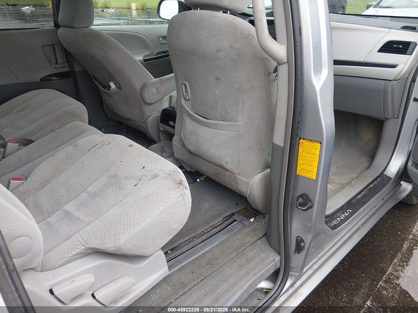 2013 TOYOTA SIENNA LE V6 8 PASSENGER — I8