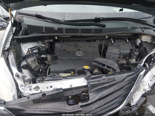 2013 TOYOTA SIENNA LE V6 8 PASSENGER — I10