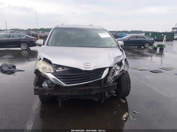 2013 TOYOTA SIENNA LE V6 8 PASSENGER — I115
