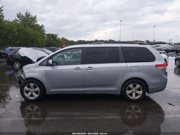 2013 TOYOTA SIENNA LE V6 8 PASSENGER — I117