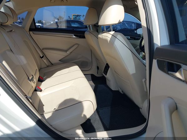 2017 VOLKSWAGEN PASSAT 1.8T SE — I8