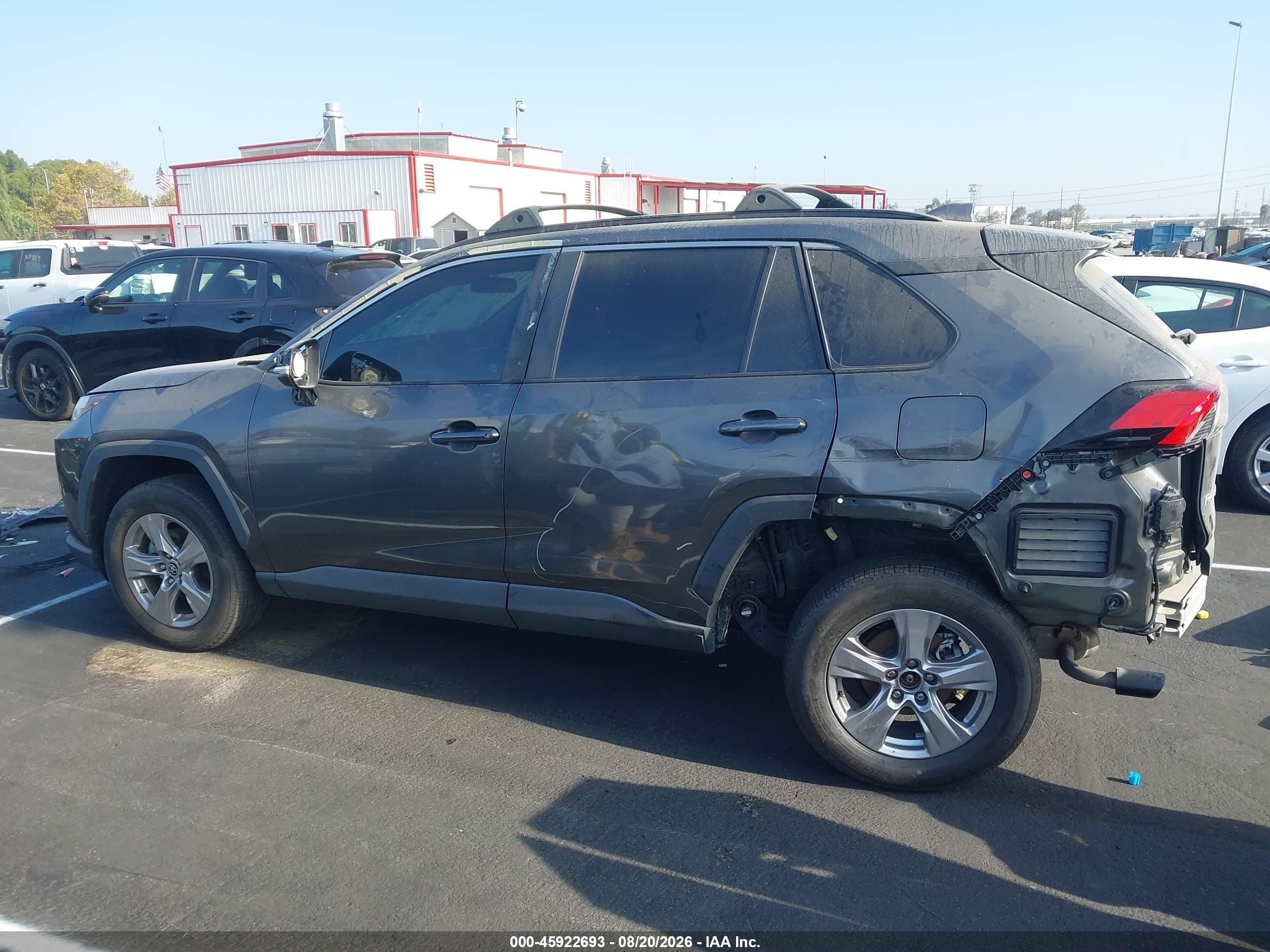 2023 TOYOTA RAV4 XLE