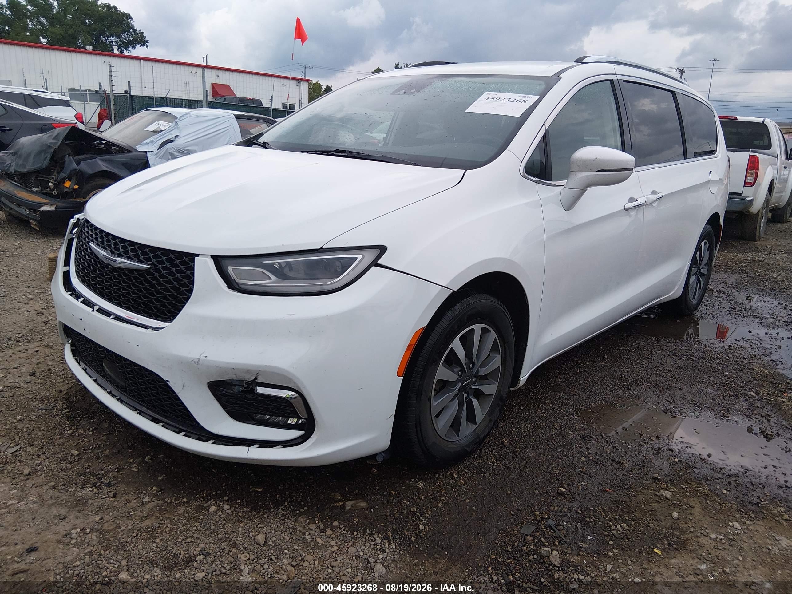 2021 CHRYSLER PACIFICA TOURING L — I2