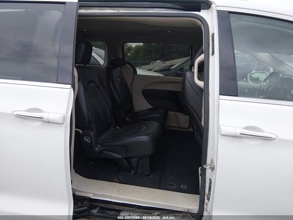 2021 CHRYSLER PACIFICA TOURING L — I8