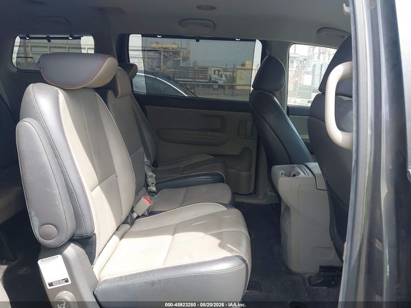 2017 KIA SEDONA LX — I8