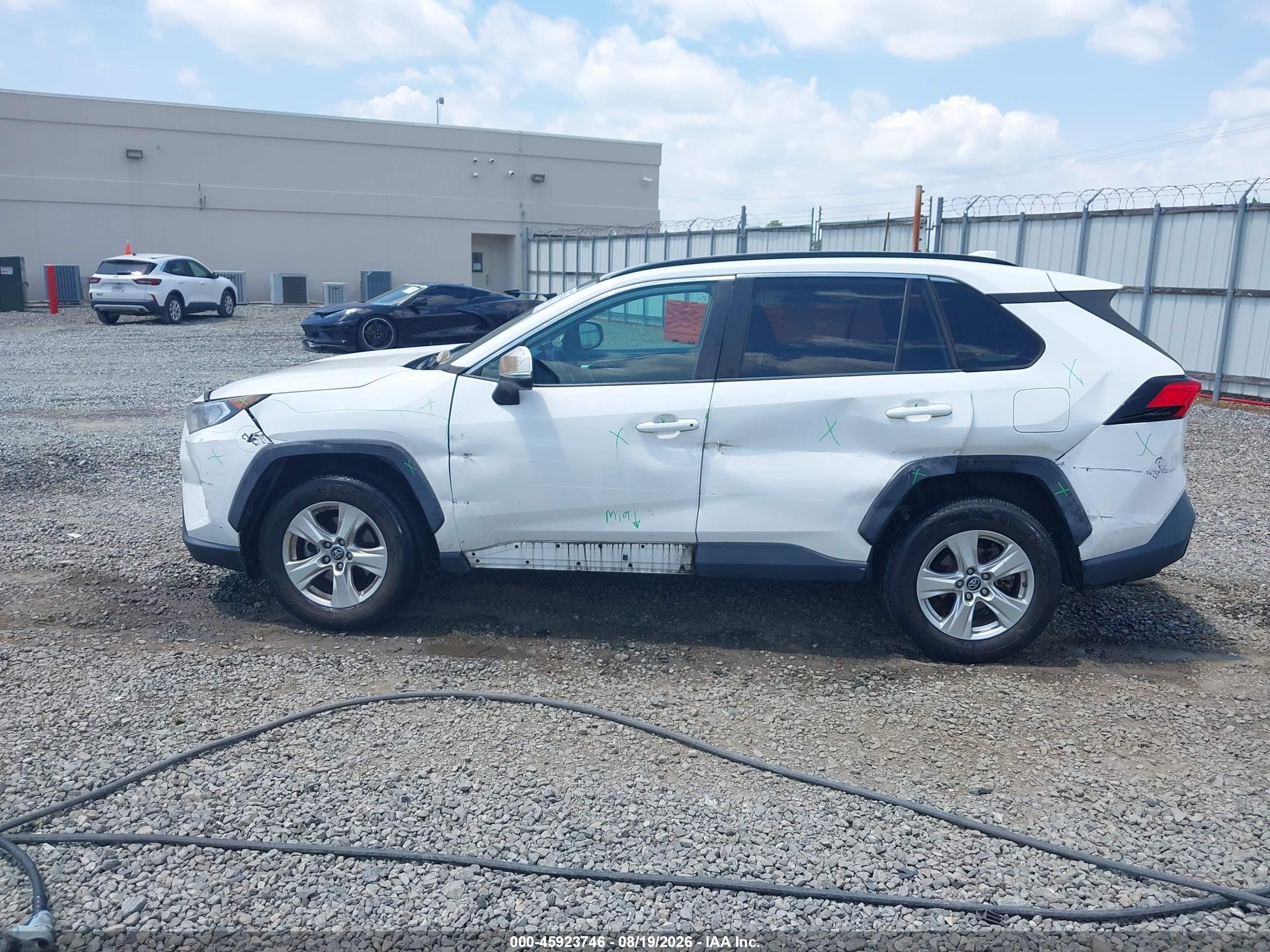 2019 TOYOTA RAV4 XLE