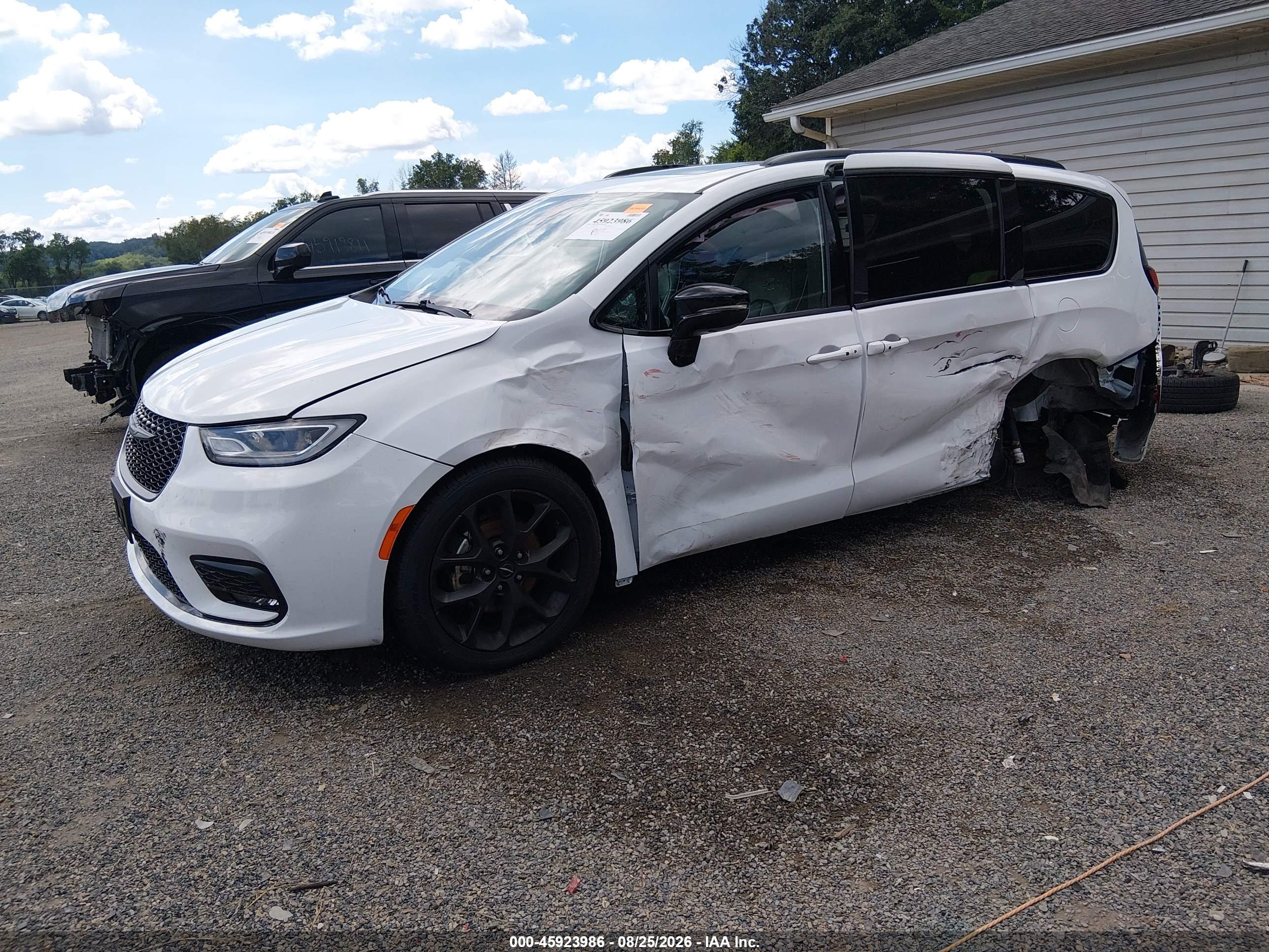 2025 CHRYSLER PACIFICA LIMITED — I2