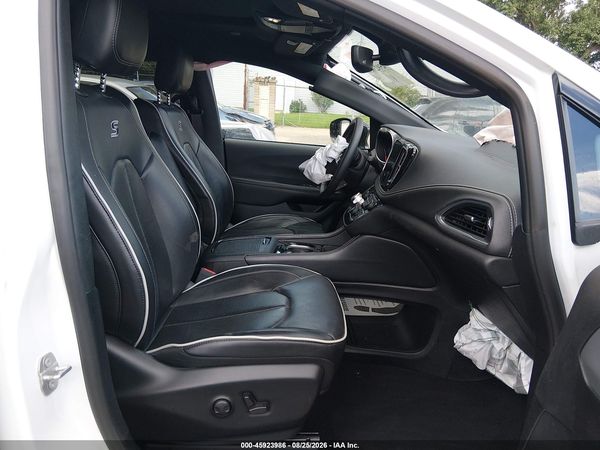 2025 CHRYSLER PACIFICA LIMITED — I5
