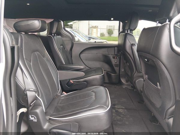 2025 CHRYSLER PACIFICA LIMITED — I8