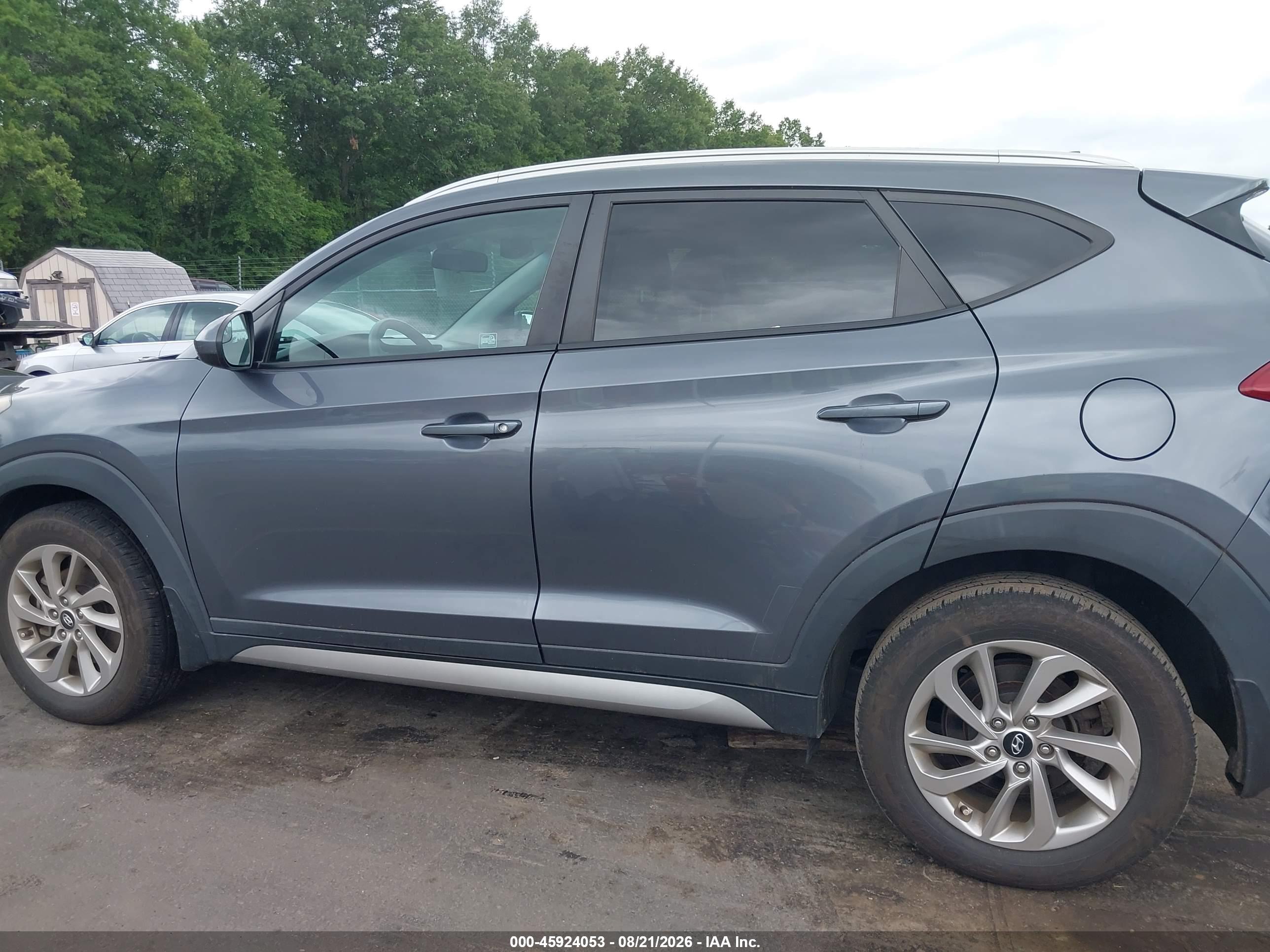 2017 HYUNDAI TUCSON SE