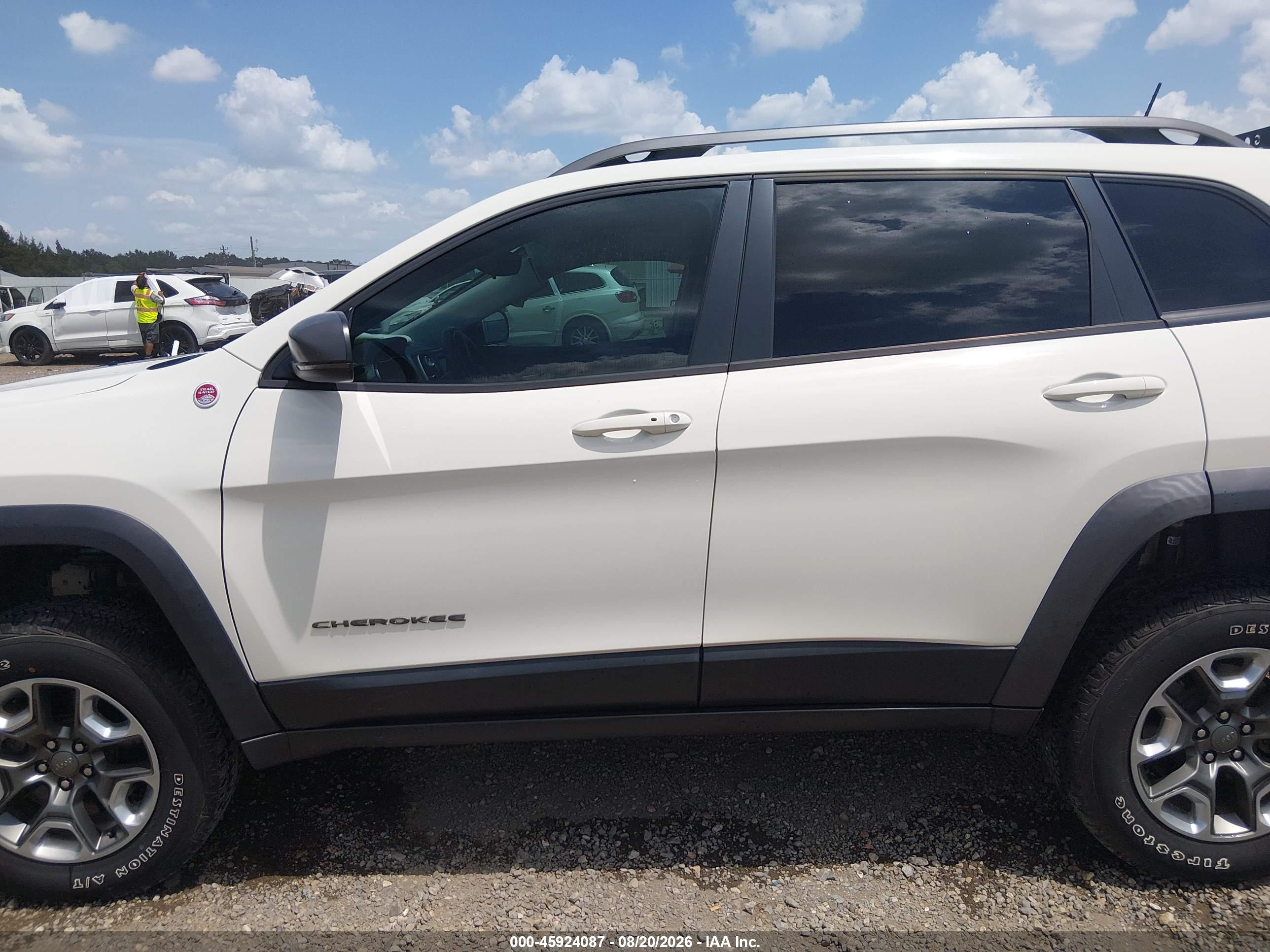 2019 JEEP CHEROKEE TRAILHAWK 4X4