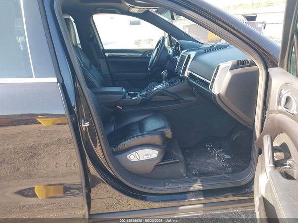 2012 PORSCHE CAYENNE