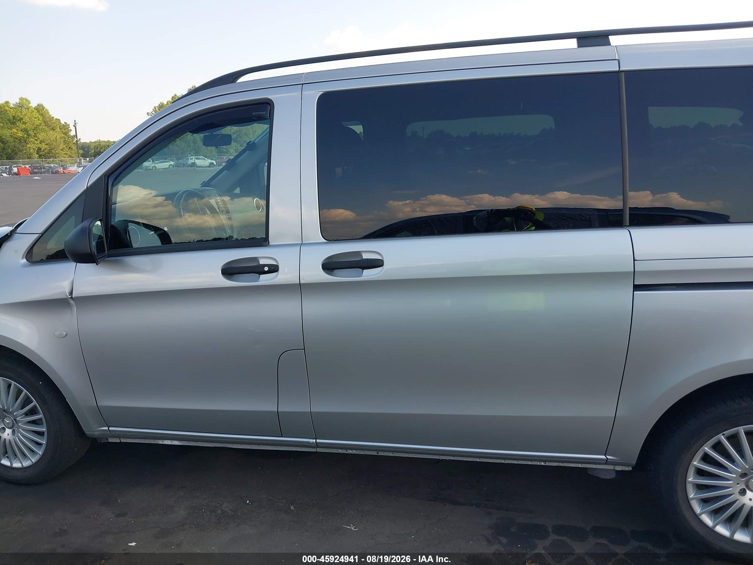 2018 MERCEDES-BENZ METRIS