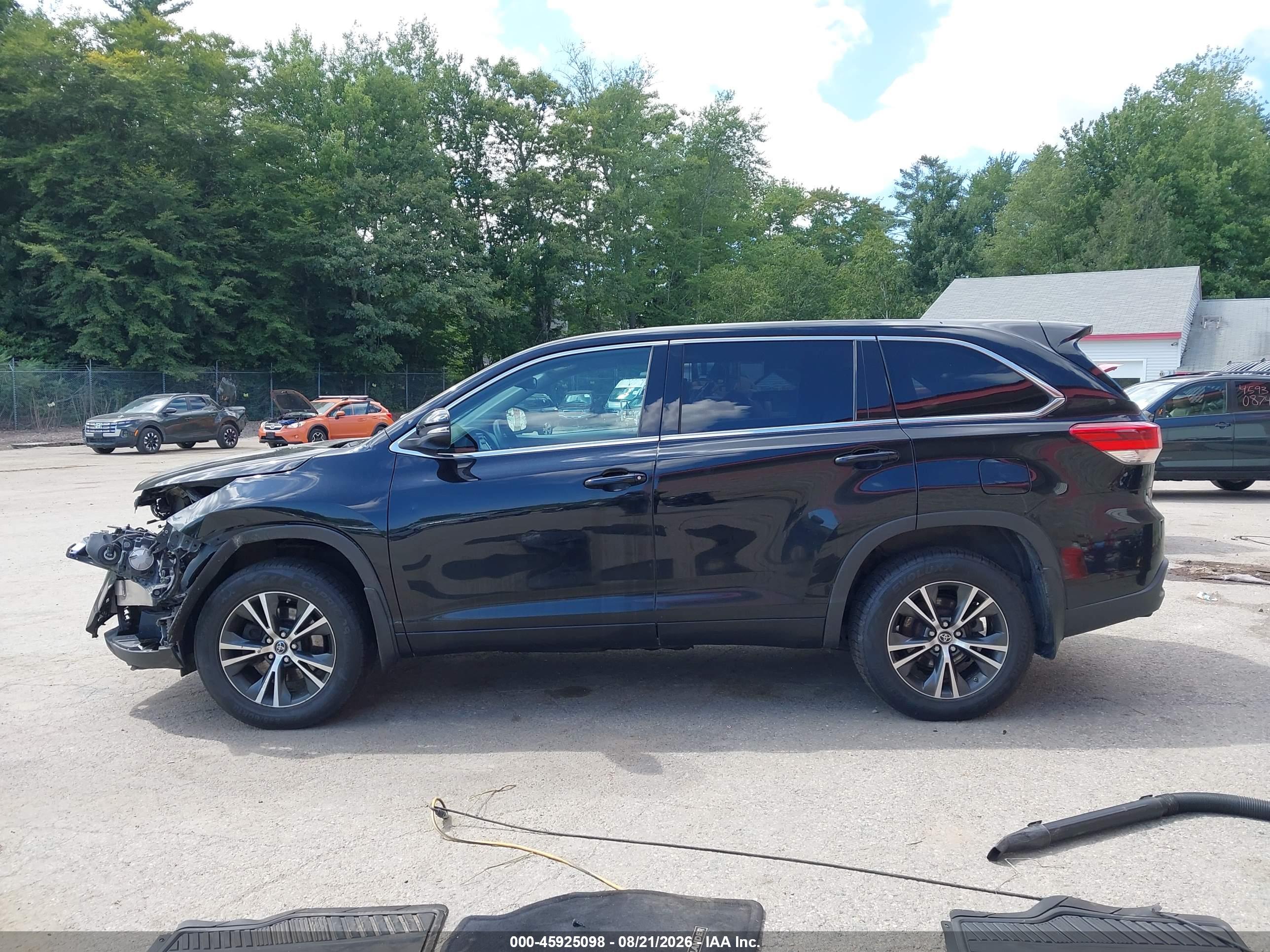 2018 TOYOTA HIGHLANDER LE