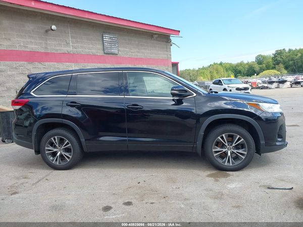 2018 TOYOTA HIGHLANDER LE
