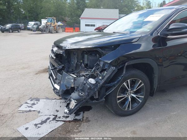 2018 TOYOTA HIGHLANDER LE