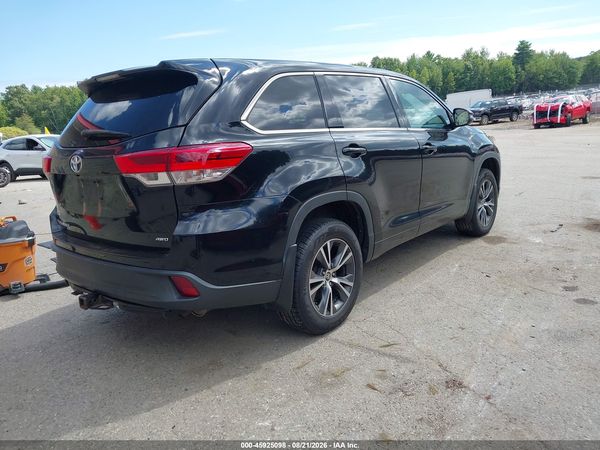 2018 TOYOTA HIGHLANDER LE