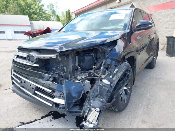 2018 TOYOTA HIGHLANDER LE