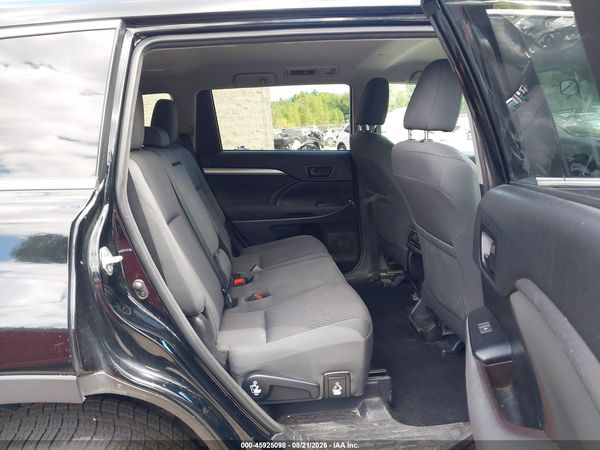 2018 TOYOTA HIGHLANDER LE