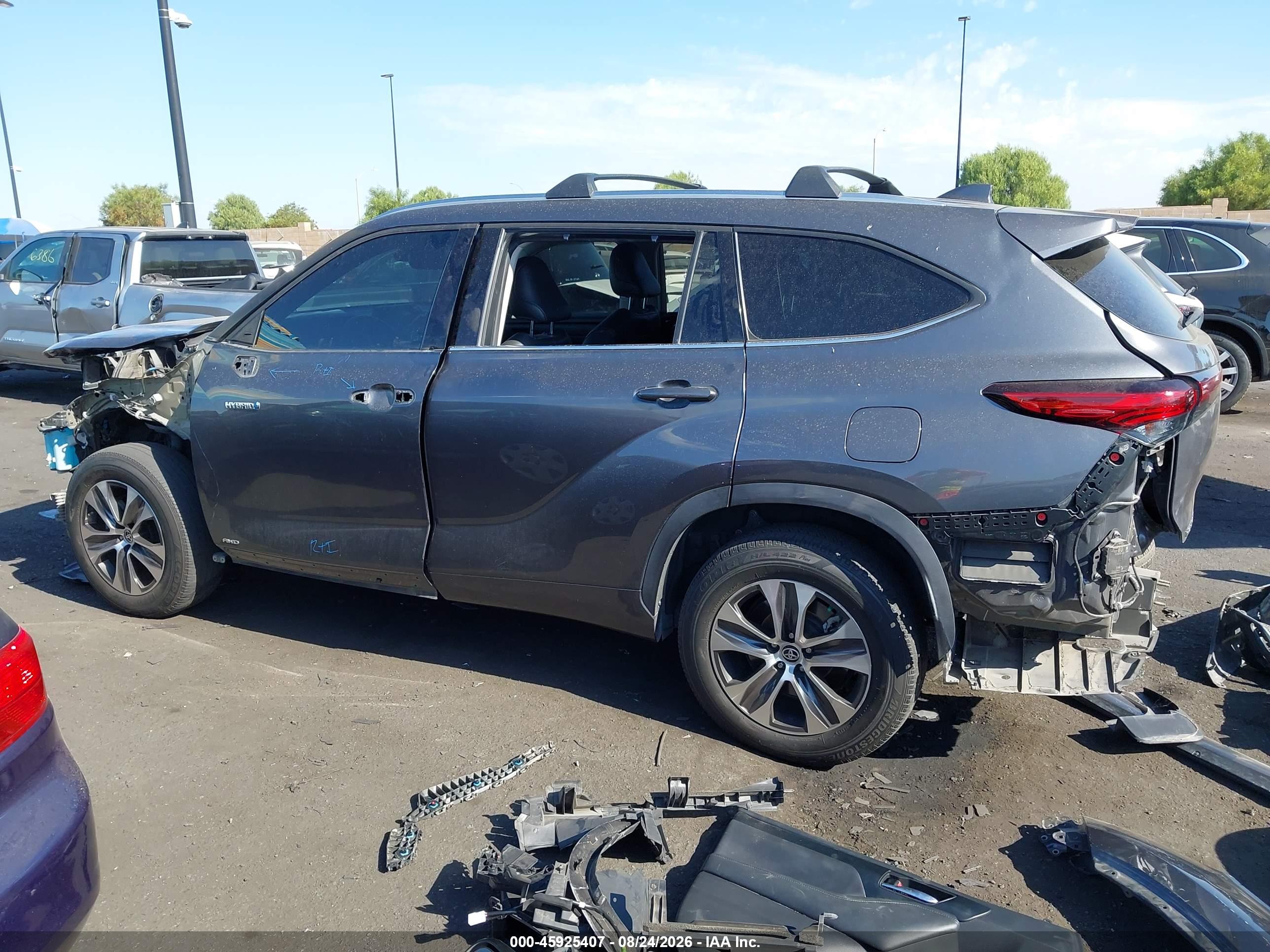 2020 TOYOTA HIGHLANDER HYBRID XLE