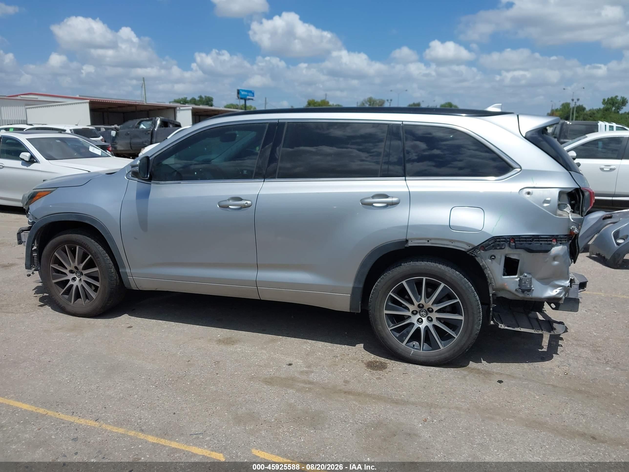 2018 TOYOTA HIGHLANDER SE