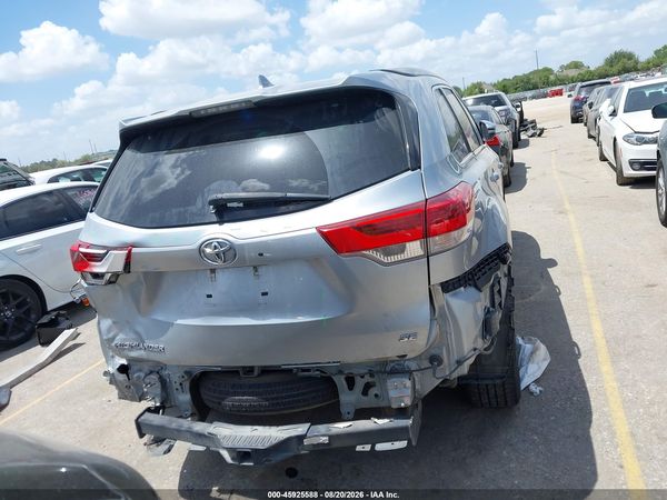 2018 TOYOTA HIGHLANDER SE