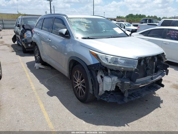 2018 TOYOTA HIGHLANDER SE