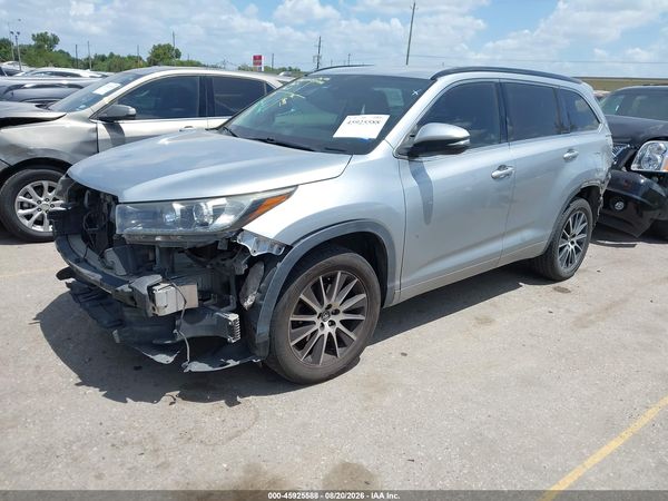 2018 TOYOTA HIGHLANDER SE