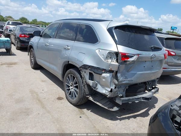 2018 TOYOTA HIGHLANDER SE