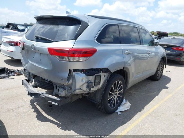 2018 TOYOTA HIGHLANDER SE