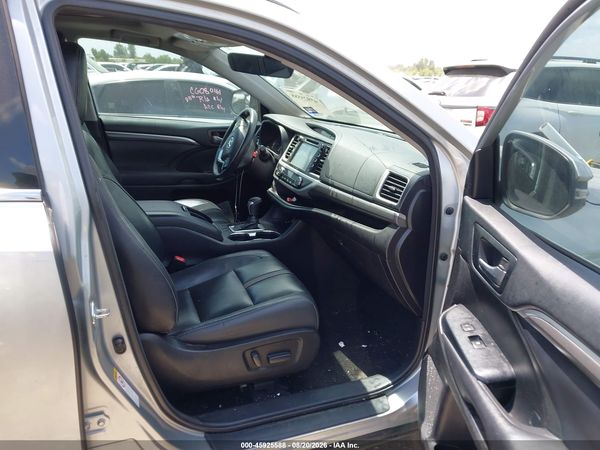 2018 TOYOTA HIGHLANDER SE